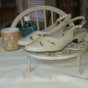 Angel Steps Women's Cream Strappy Sandals Size 8.5 M